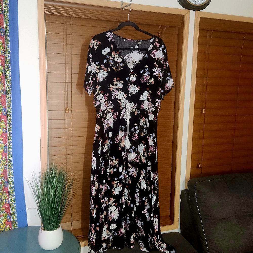 ⭐️Boho Floral Maxi Plus Dress Black Pink White V-Neck Short Sleeve Button